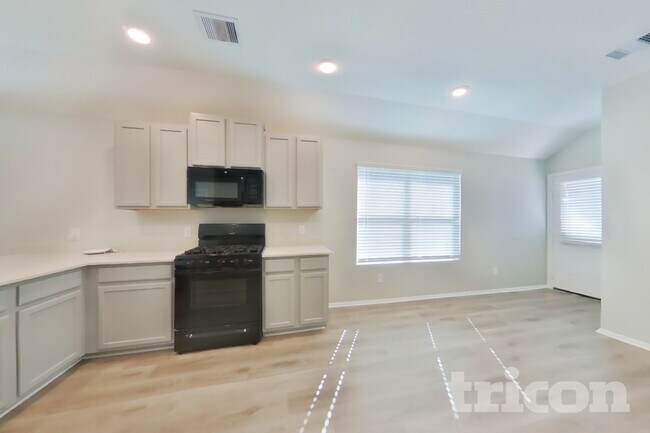 Building Photo - 212 Seven Pnes Dr