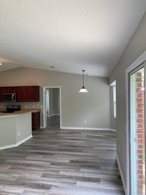 Building Photo - 235 Woodsong Dr