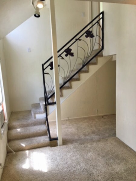 Building Photo - Huge 4+ Bedroom house on Coburg Road