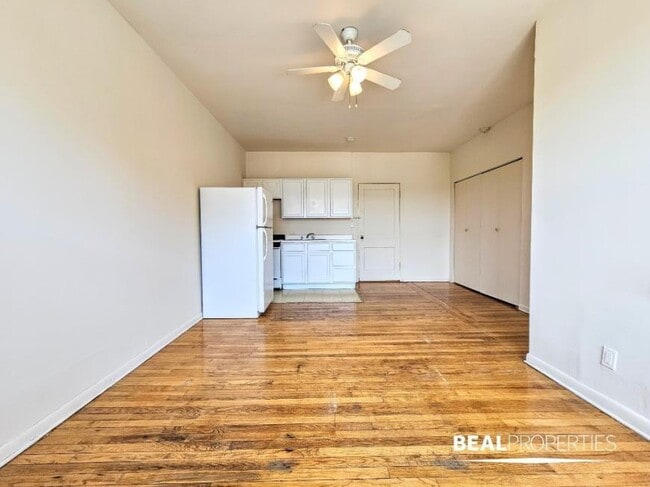 Building Photo - 0 bedroom in CHICAGO IL 60657