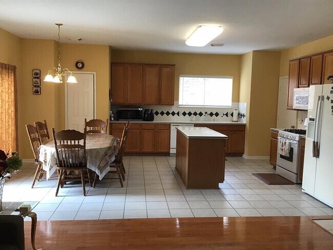 Building Photo - 2614 Midnight Star Cir