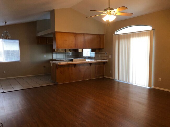 Foto del edificio - 746 S. LATIMER  3 BEDROOM 2 BATHROOM HOME ...