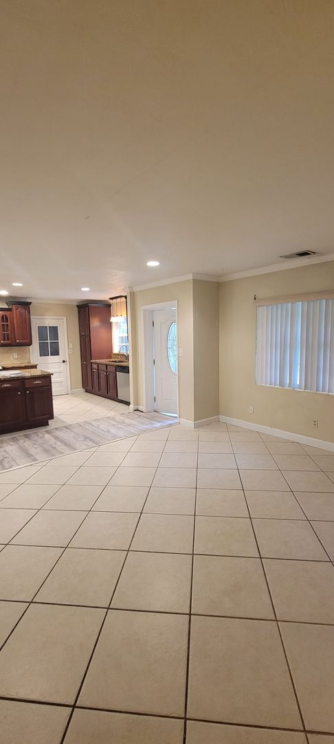 Foto del edificio - 3805 NW 50th St