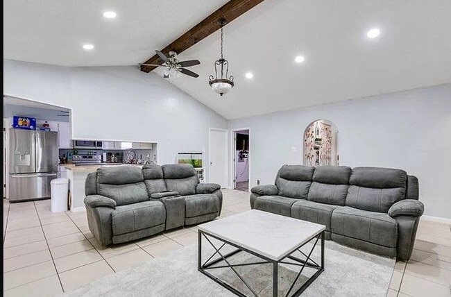 Foto del edificio - 3814 Butterfield Rd