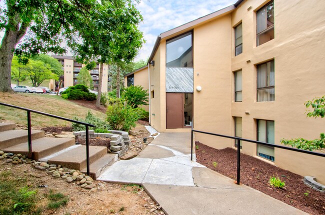 Building Photo - 2034 Swallow Hill Rd