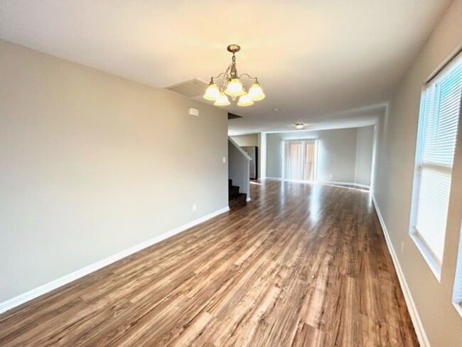 Building Photo - THREE BEDROOMS/TWO & HALF BATHROOMS SPACIOUS HOME - MADISON. MOVE IN SPECIAL!