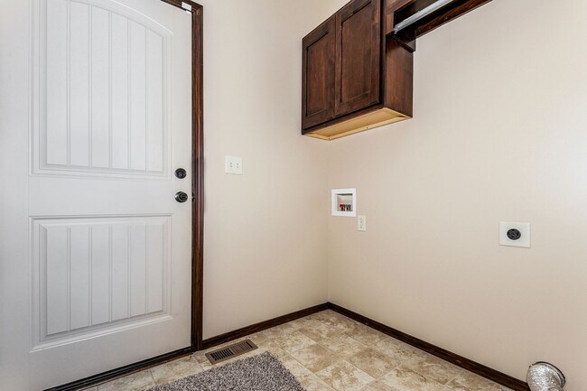 Building Photo - DERBY Schools!  Gorgeous home!