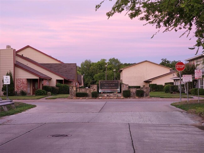 Foto del edificio - 2087 Country Village Blvd