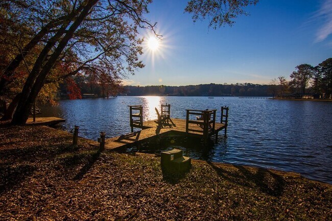 Foto del edificio - 1631 W Pine Lake Dr