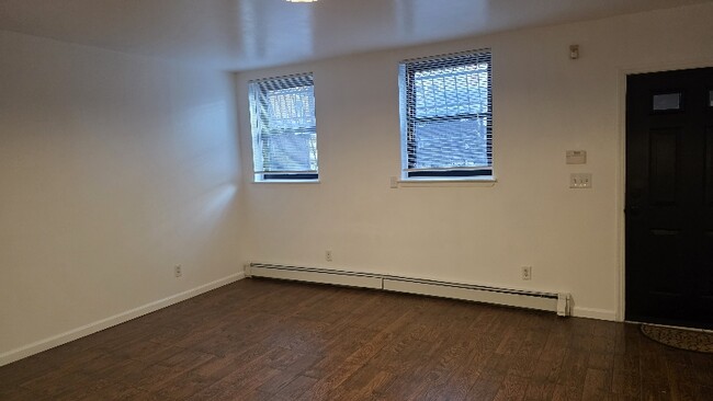 Photo - 1319 Gates Ave Apartment