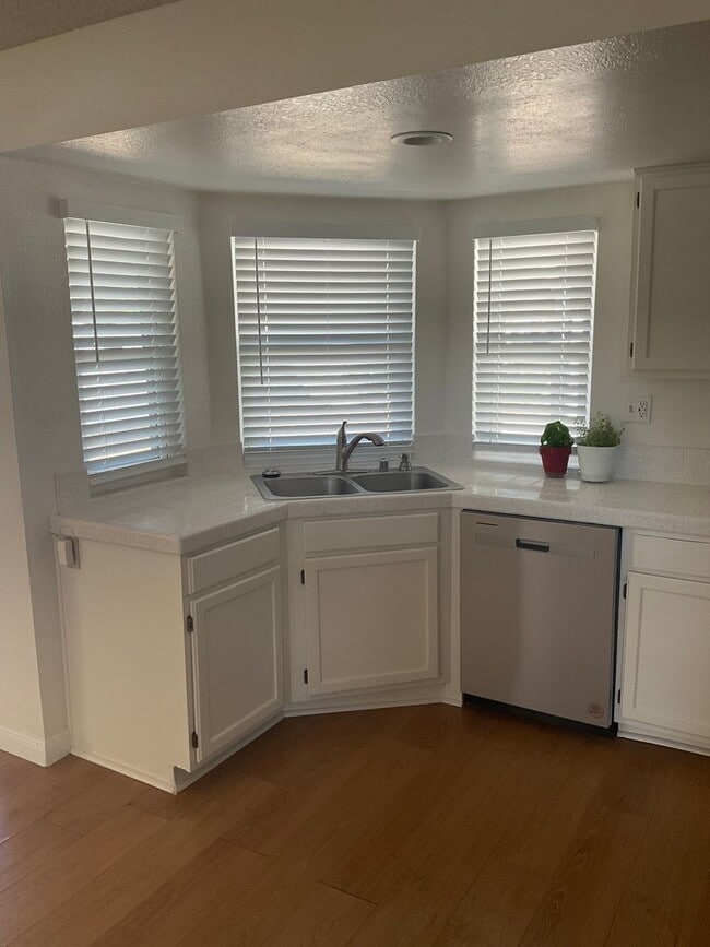 Building Photo - 4 bedroom 3 bathroom Home in Wildomar