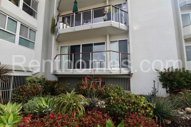 Foto del edificio - La Jolla, 5383 Chelsea St #104, Beautiful Ocean Views, Controlled Access Building and Parking!