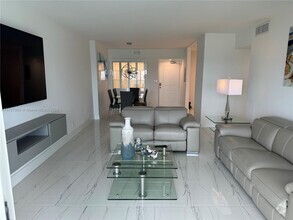 Building Photo - 100 Bayview Dr