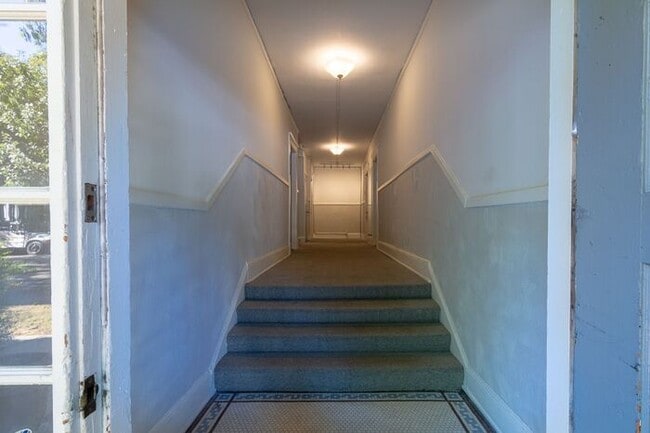 Building Photo - One Bedroom in Historic & Hot Inman Park