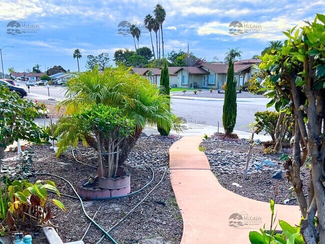 Foto del edificio - Beautiful! 55 + Community Move-In Ready 2BR/1BA Home in Peacock Hills  - Oceanside