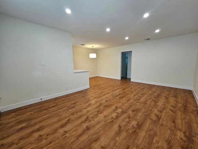 Foto del edificio - 561 E Orange Grove Ave