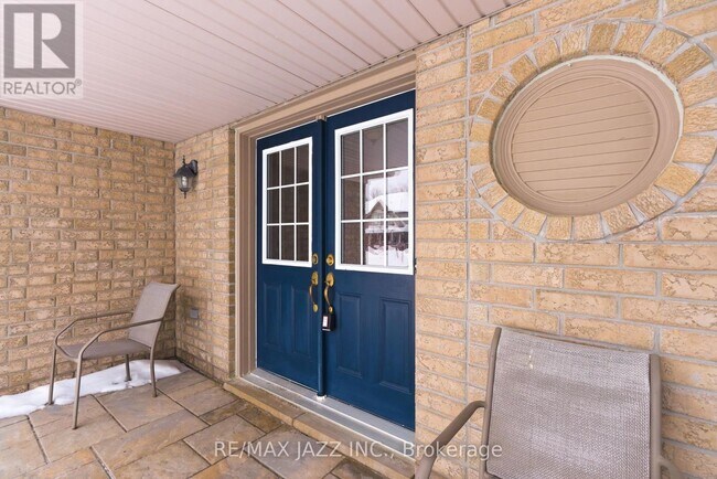 Photo du bâtiment - 42 Russell Barton Ln