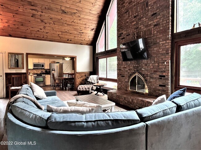 Building Photo - 373 Northern Pines Rd