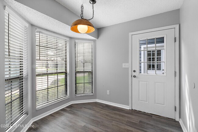 Foto del edificio - 117 Willow Pond Ln