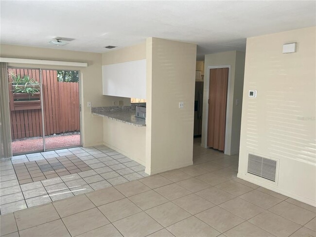 Foto del edificio - 953 Monroe Ct