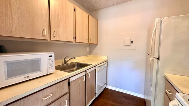 Foto del edificio - 1089 N Benoist Farms Rd