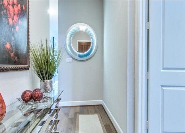 Foto del edificio - 5015 Meridian Ln