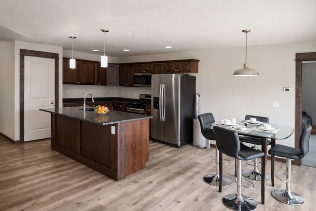 Foto del edificio - Spacious 3BR/2BA Home in Quiet Belgrade Neighborhood with Fenced Backyard & Garage