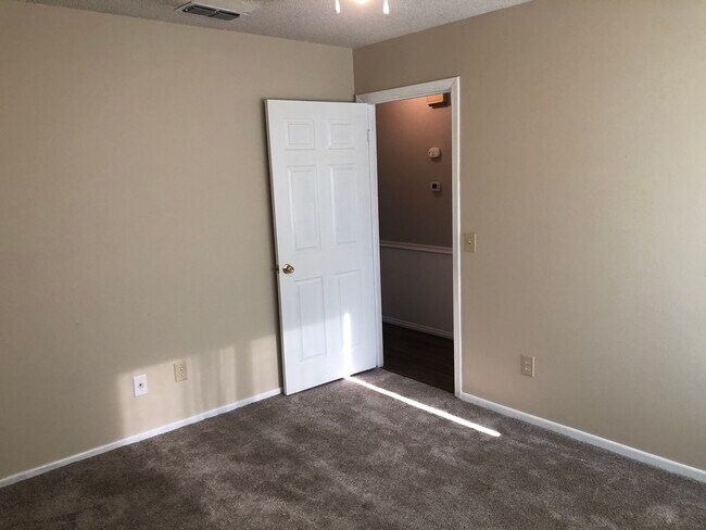 Building Photo - 4455 Summit Cir