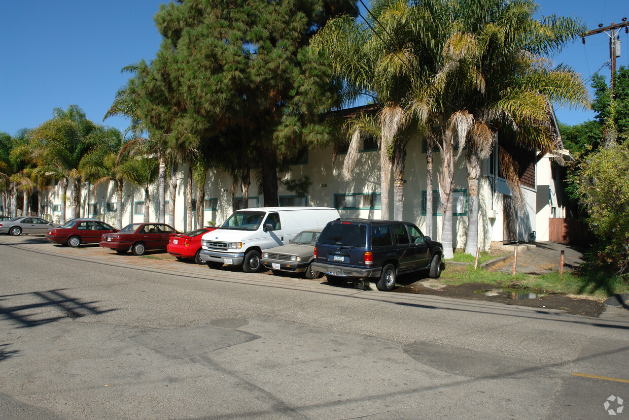 Building Photo - Michelle Apartments