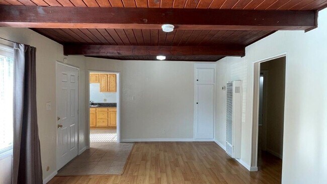 Building Photo - Pleasant HIll, Beautiful 3 bedroom 1 bath ...