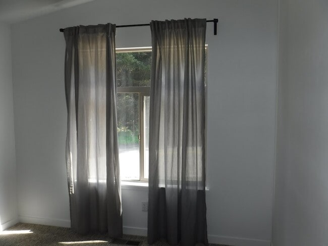 bedroom lots of natural light - 5246 Northridge Road