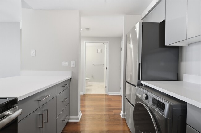 Photo - Evanston Place Apartments