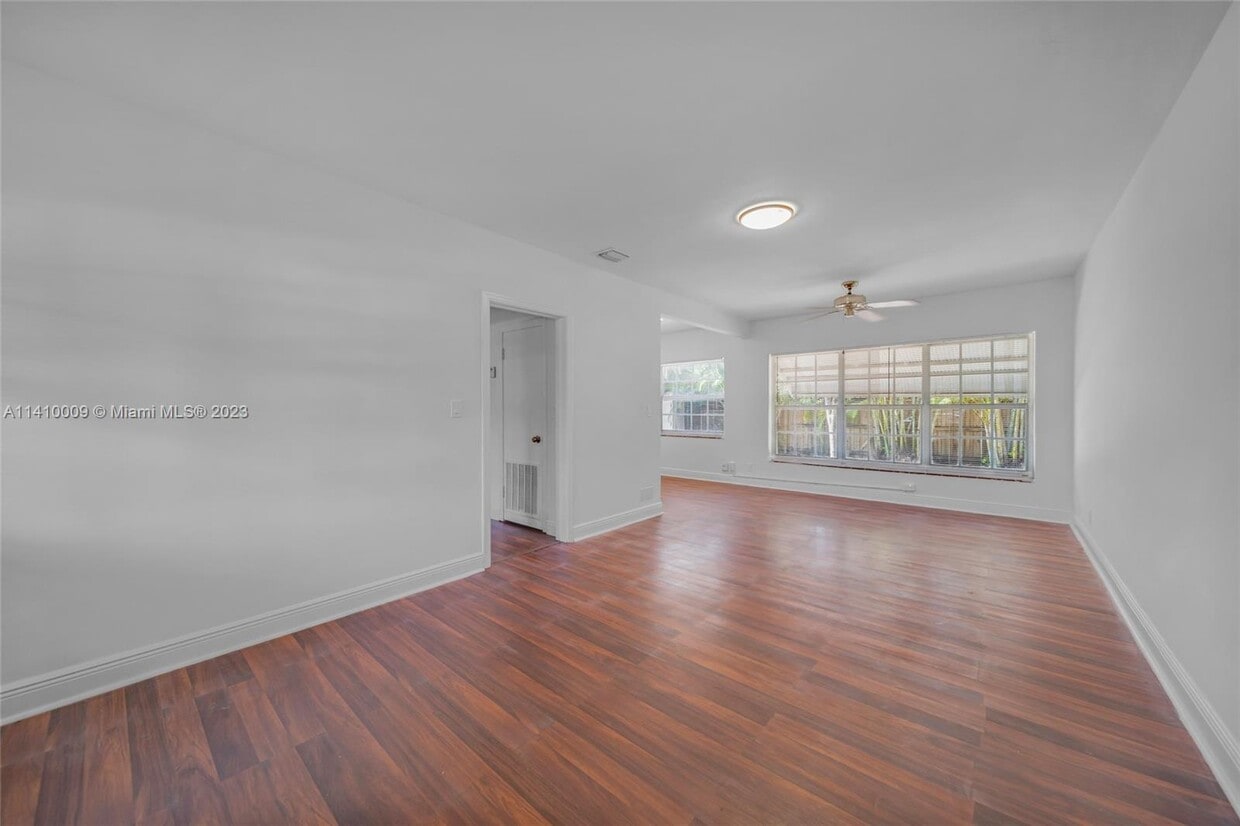 950 NE 111th St Unit 952, Biscayne Park, FL 33161 Room for Rent in