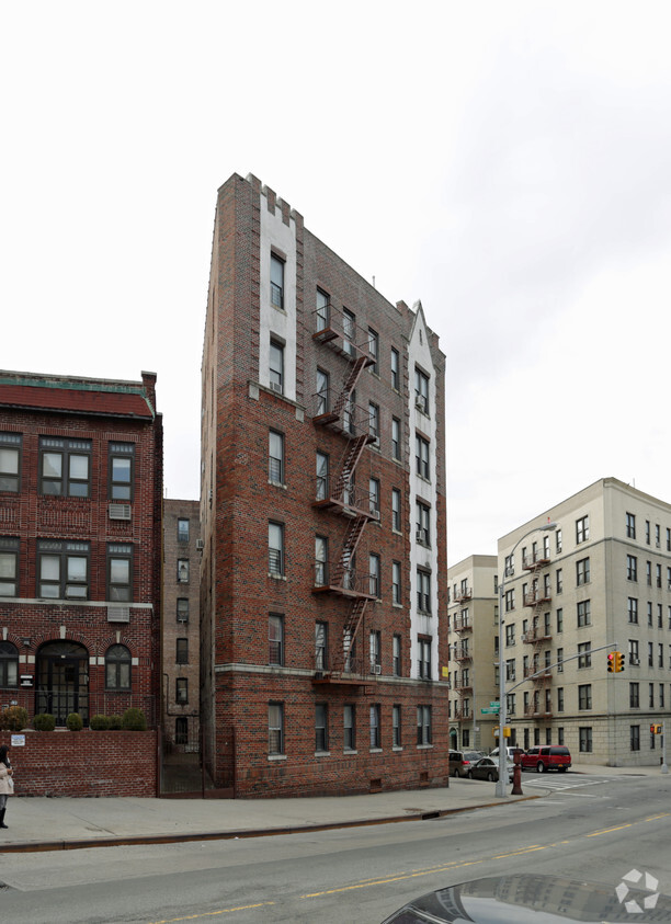 Foto del edificio - 3200-3204 Rochambeau Ave