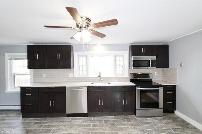 Foto del edificio - 2 br, 1.5 bath  - 321 Pleasant St