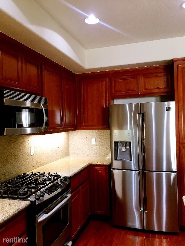 Foto del edificio - 4392 Fitzwilliam St