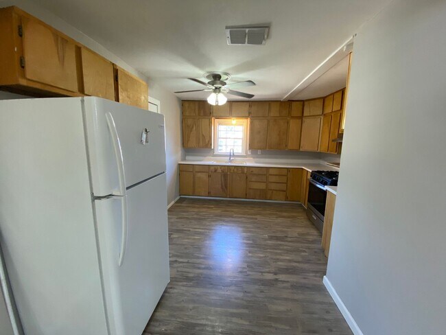 Foto del edificio - Large 4/2!! $500 off First Months Rent!
