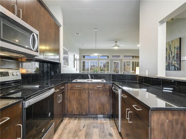 Foto del edificio - 2918 Ranch Rd 620 N