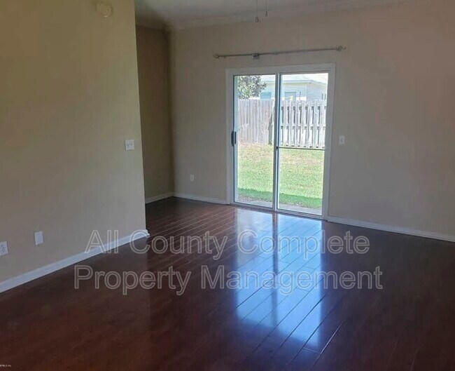 Building Photo - 623 Scrub Jay Dr