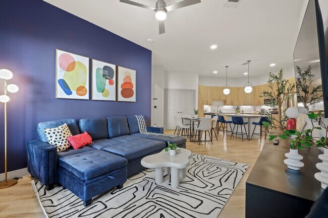 Foto del edificio - 13701 Montfort Dr