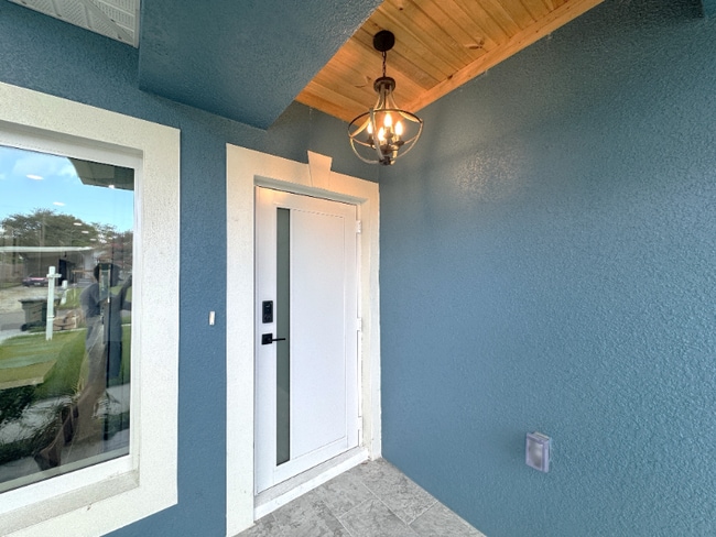 Building Photo - 272 Diogenes St