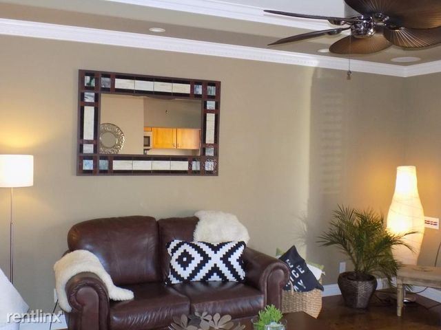 Building Photo - 3 br, 2 bath Townhome - 1133 Tanglewood Way