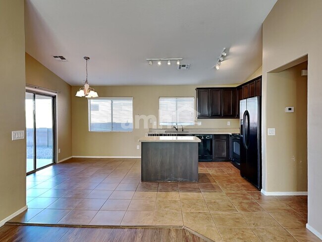 Foto del edificio - 2324 S 238th Ln