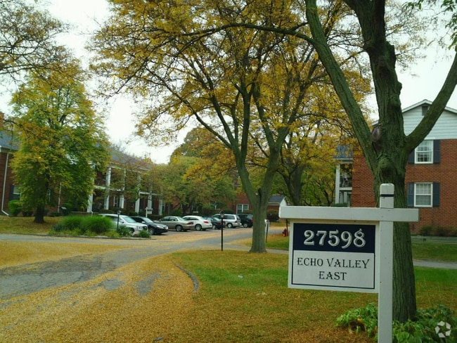 Building Photo - 27598 Echo Valley W