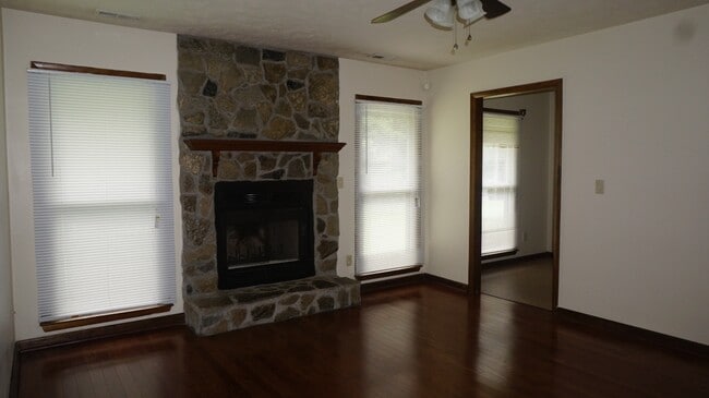 Building Photo - 7574 Beverly Dr