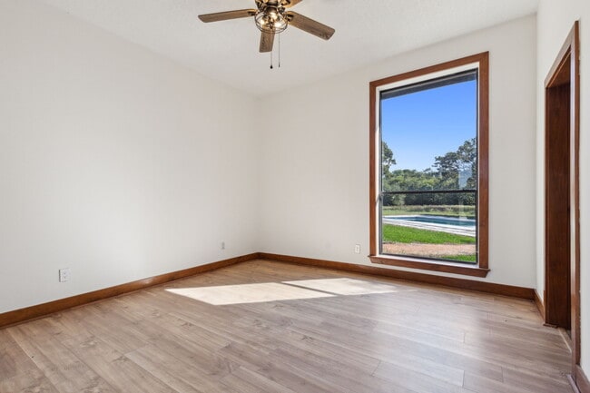 Building Photo - 10934 FM 2728