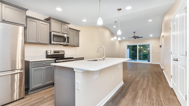 Building Photo - 132 Machrie Loop