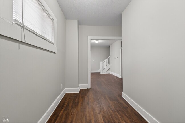 Building Photo - 926 W 32nd St