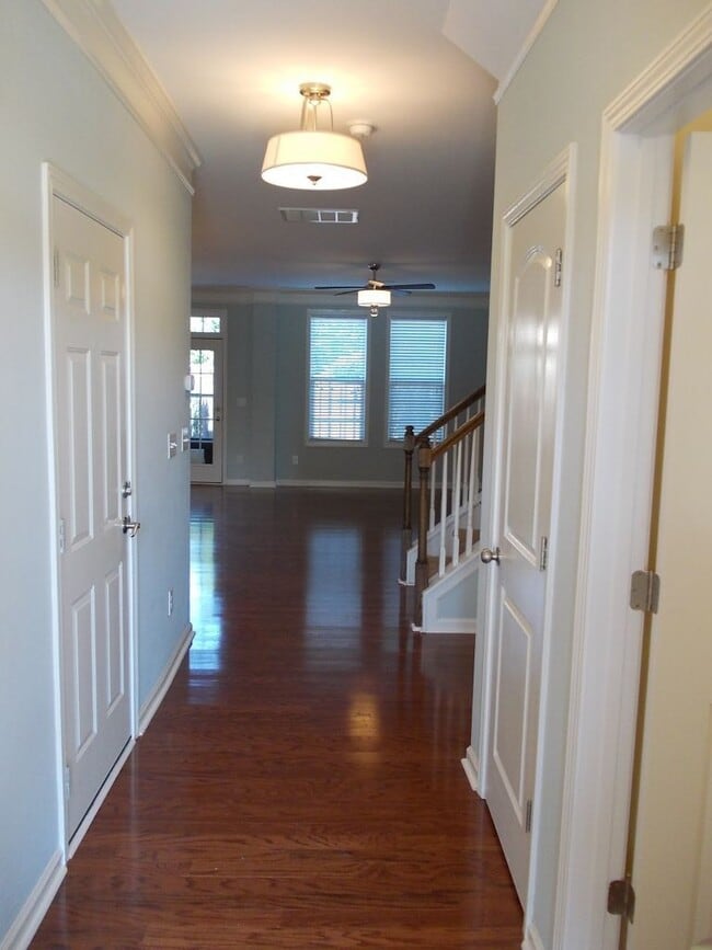 Foto del edificio - COMING SOON!!! Beautiful 2 Story, 2 Bedroom Townhome in Christenbury