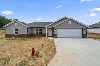 Building Photo - 295 Oak Grv Cir